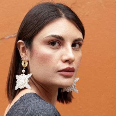 Jícara Statement Earrings  - White Flower