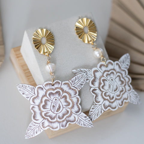 Jícara Statement Earrings  - White Flower
