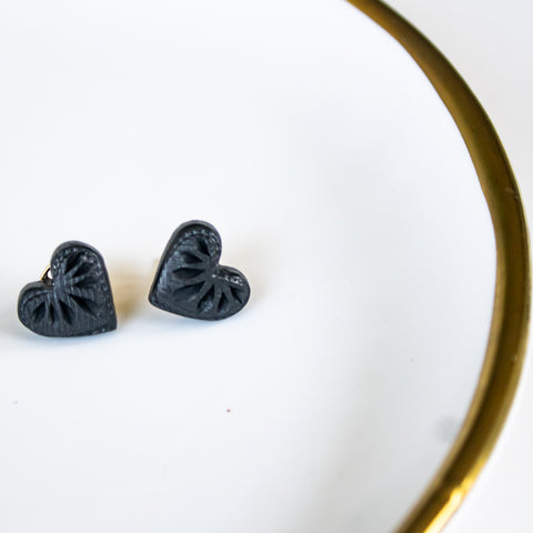 Heart Barro Negro Stud Earrings - 14K Gold Plated
